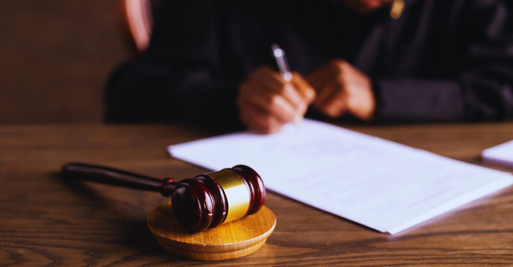 Destituido e inhabilitado por 15 años juez que favoreció a una deudora para burlar las obligaciones cobradas judicialmente en otro proceso