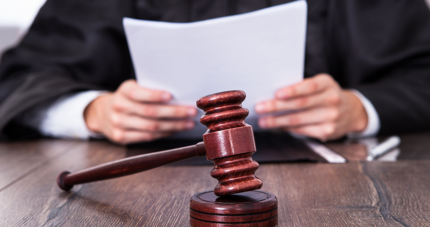 Freno definitivo para abogado que ejerció su profesión estando excluido